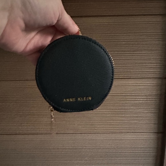 Anne Klein Black Key Card Holder Sleek Design - Picture 1 of 3
